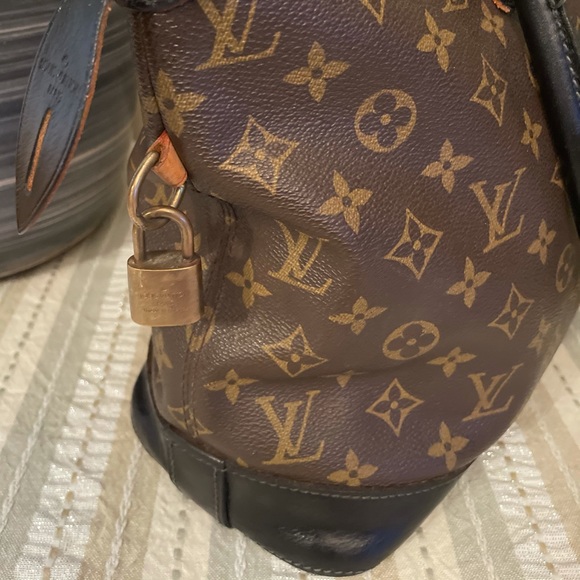 Louis Vuitton's Horizontal Lockit Bag - Picture 4 of 13